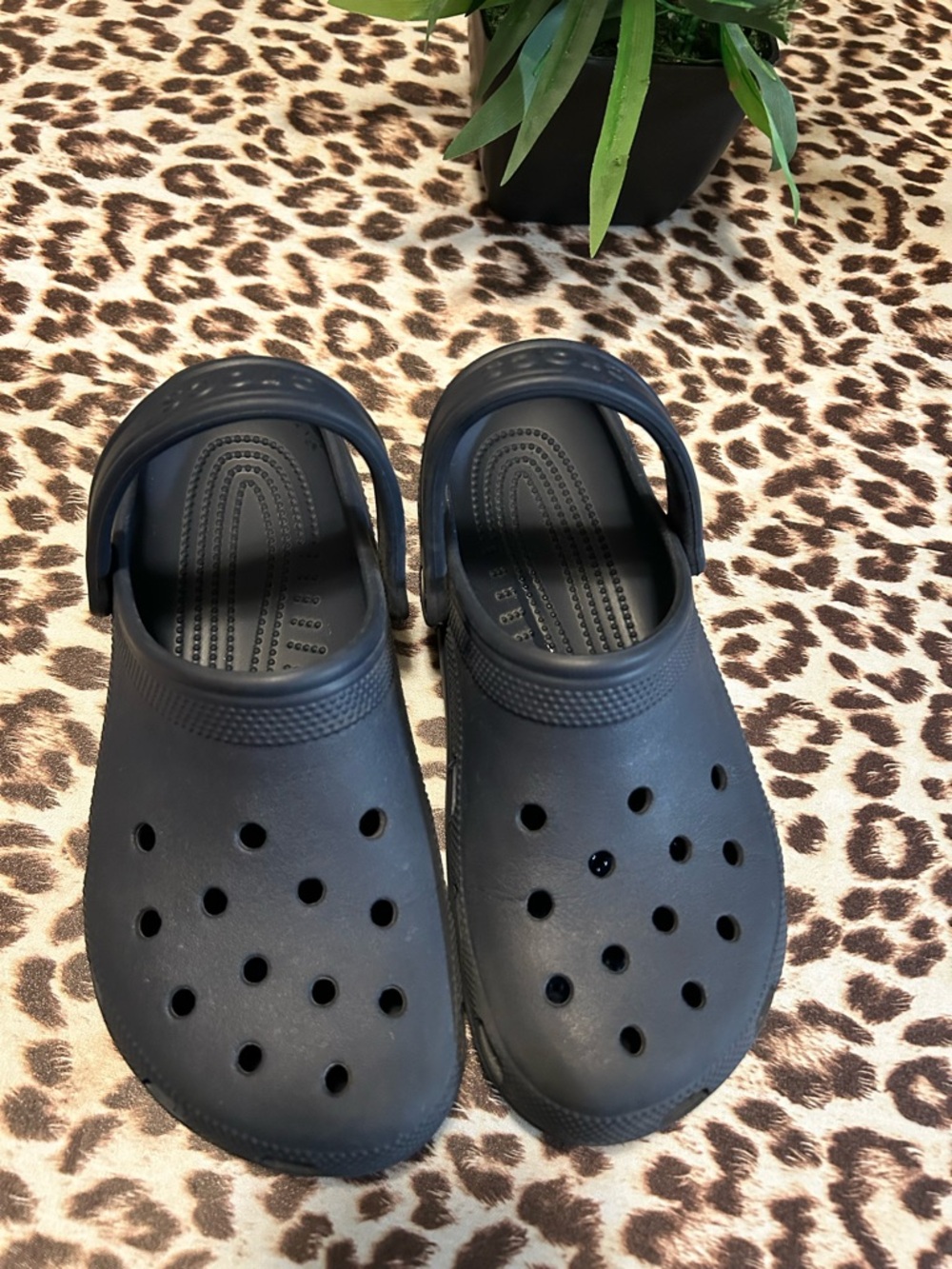 CROCS Dark Classic Clog in Navy Blue W9 M7 - Picture 6 of 6